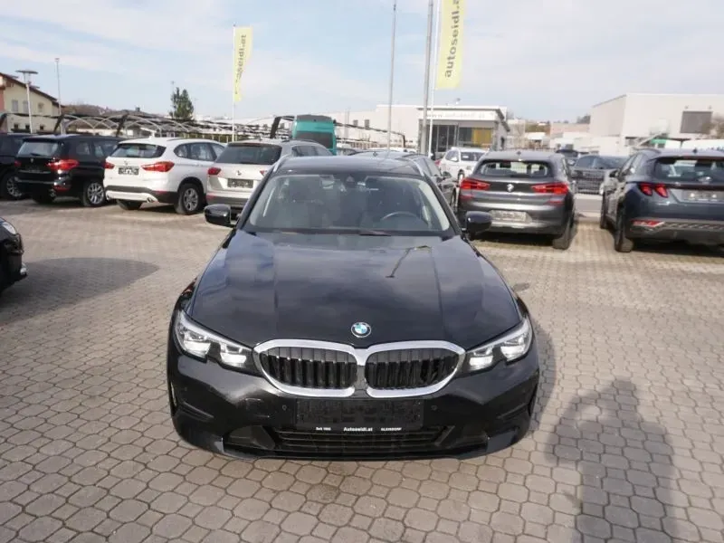 BMW 3 Series 2021 photo 2