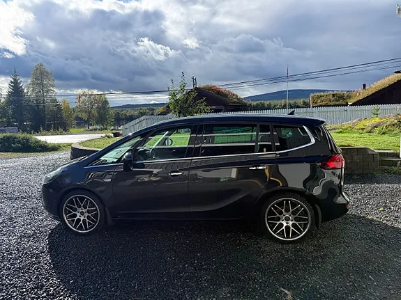 Opel Zafira Tourer 2012 photo 2