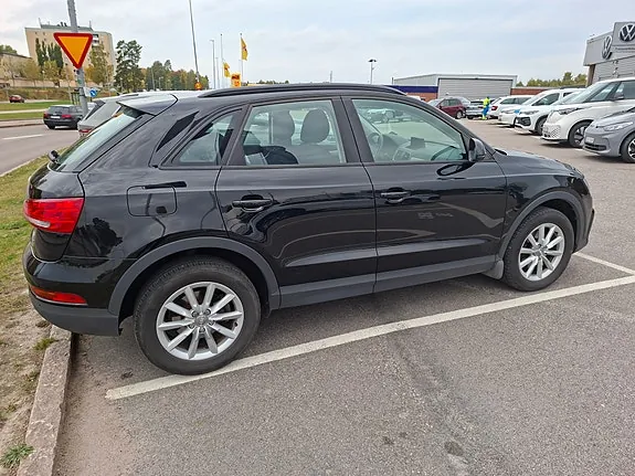 Audi Q3 2018 photo 2