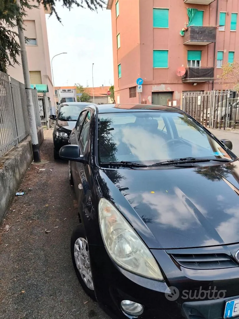 Hyundai I20 2011 photo 2