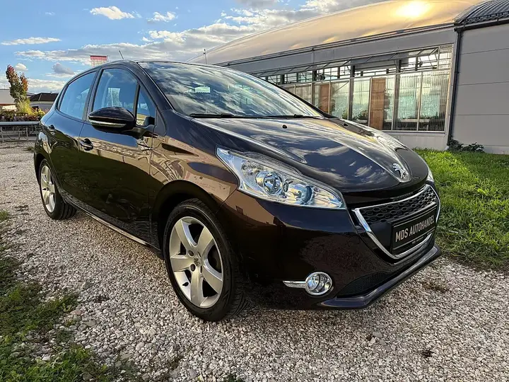 Peugeot 208 2013 photo 3
