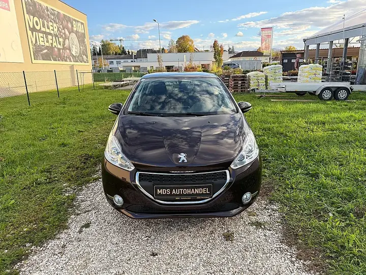 Peugeot 208 2013 photo 2