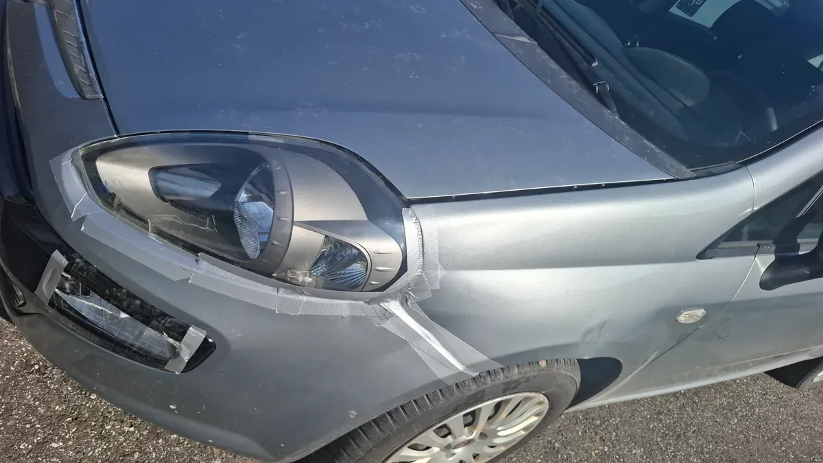 Fiat Punto 2011 photo 2