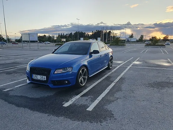 Audi A4 2011 photo 2