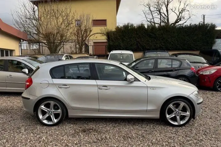 BMW 1 Series 2010 photo 2