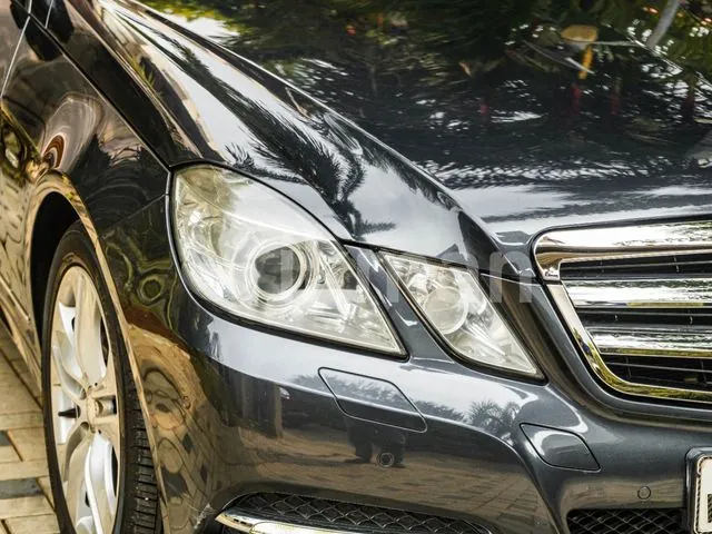 Mercedes-Benz E200 2011 photo 4