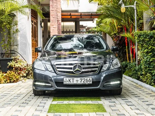 Mercedes-Benz E200