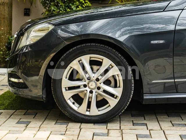 Mercedes-Benz E200 2011 photo 5