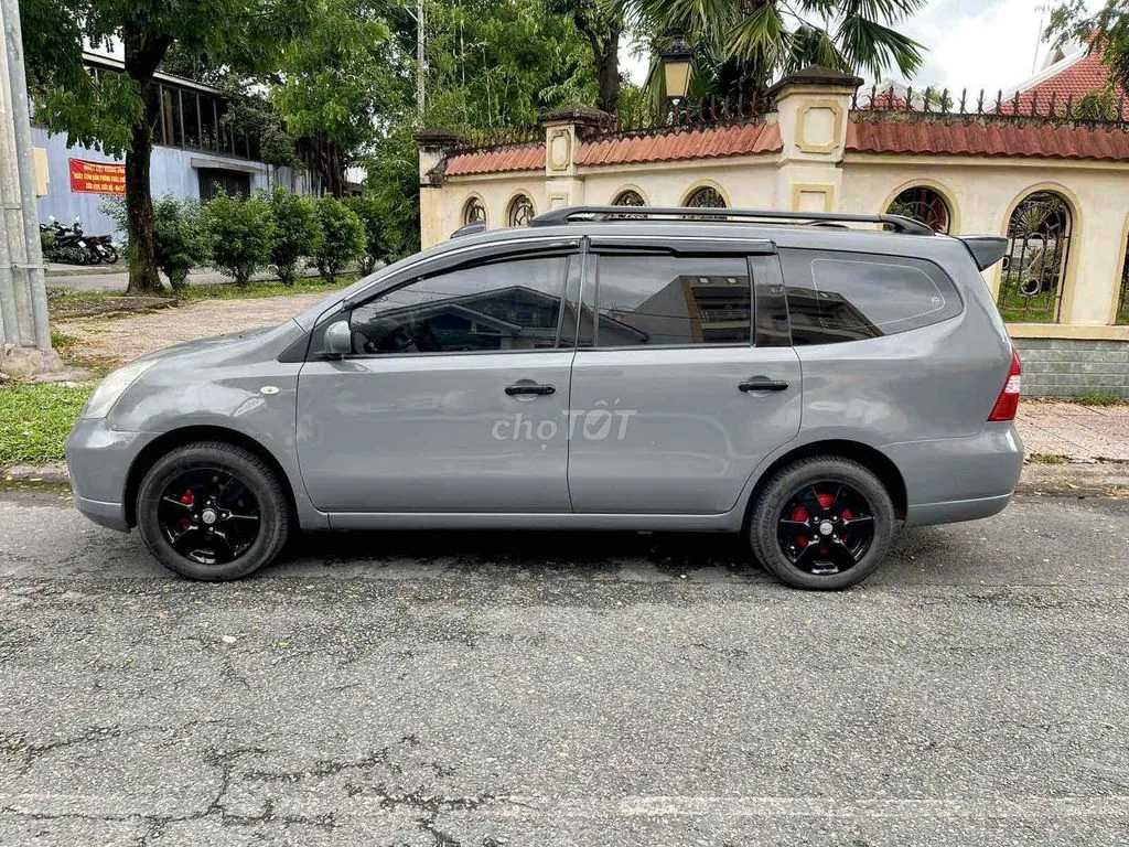 Nissan Livina 2011 photo 4