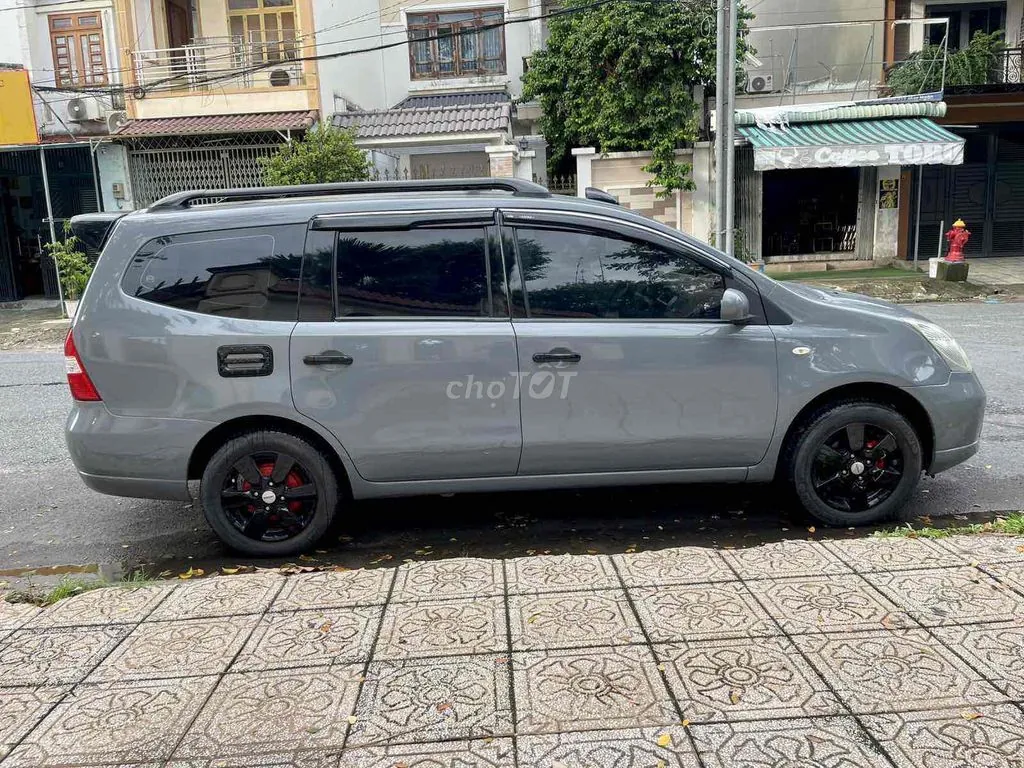 Nissan Livina 2011 photo 5