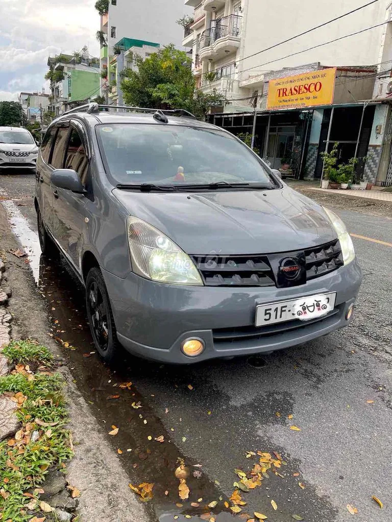 Nissan Livina 2011 photo 2