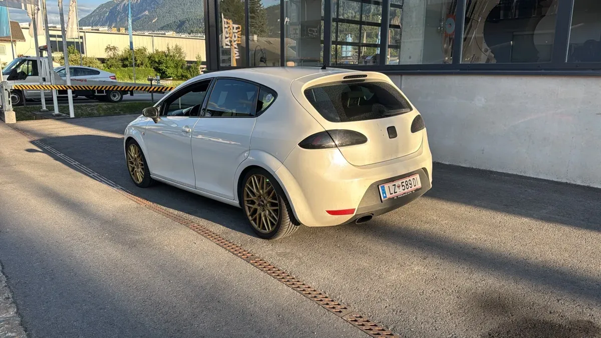 Seat Leon 2007 photo 2