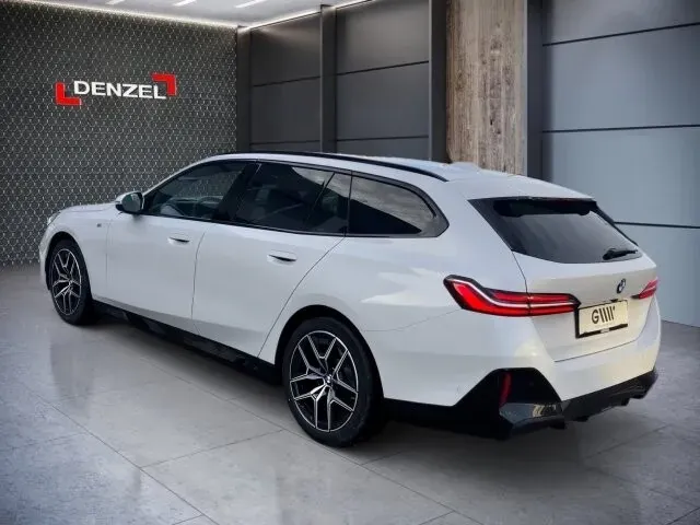 BMW 5 Series 2024 photo 2
