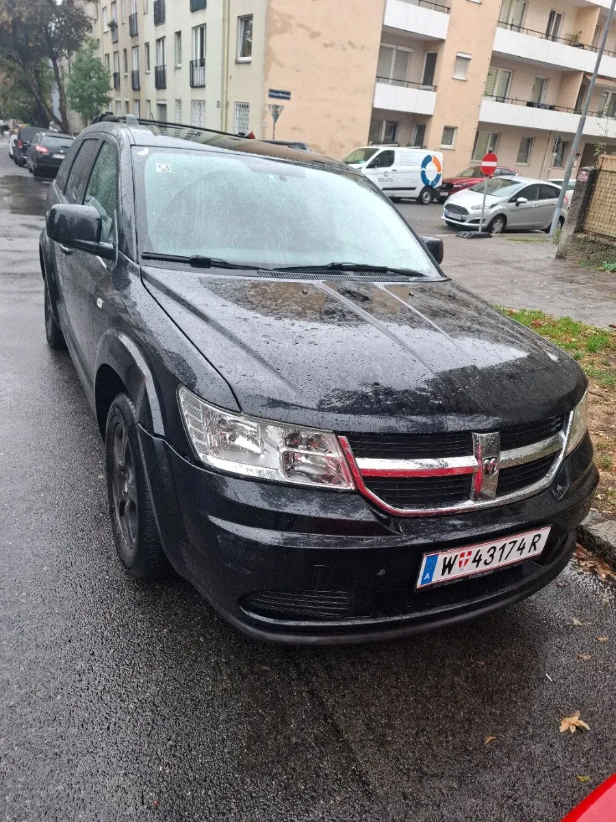 Dodge Journey 2010 photo 2
