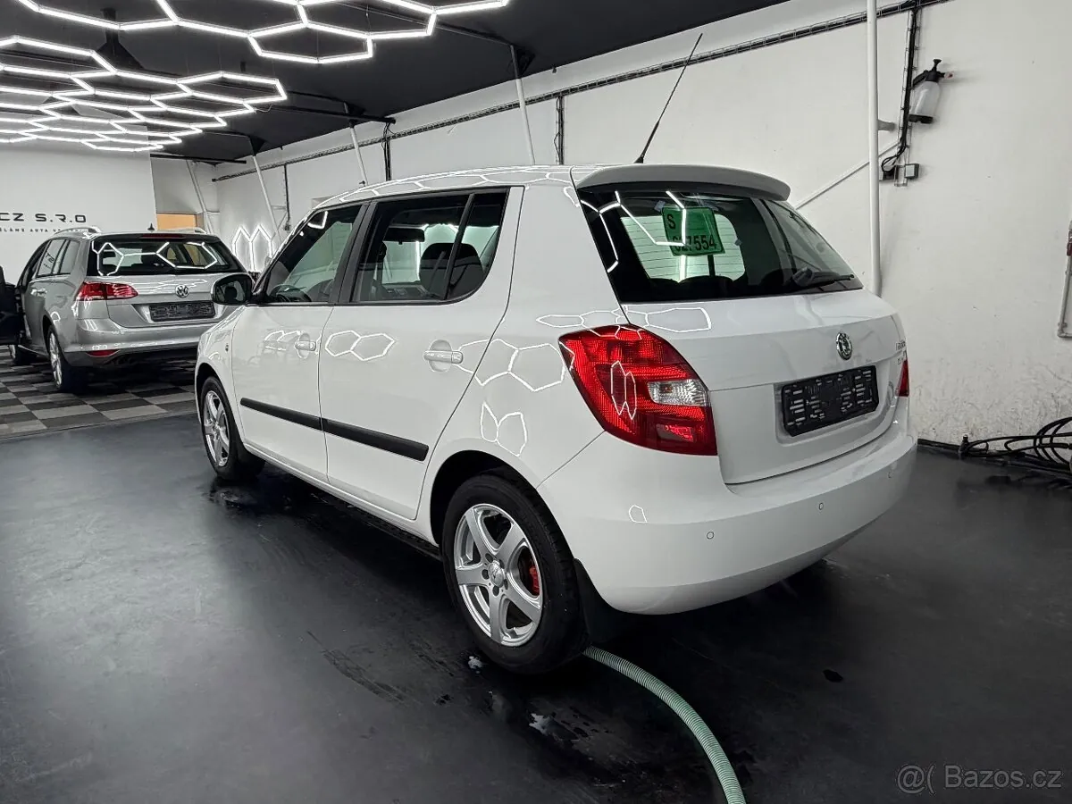 Skoda Fabia 2012 photo 3