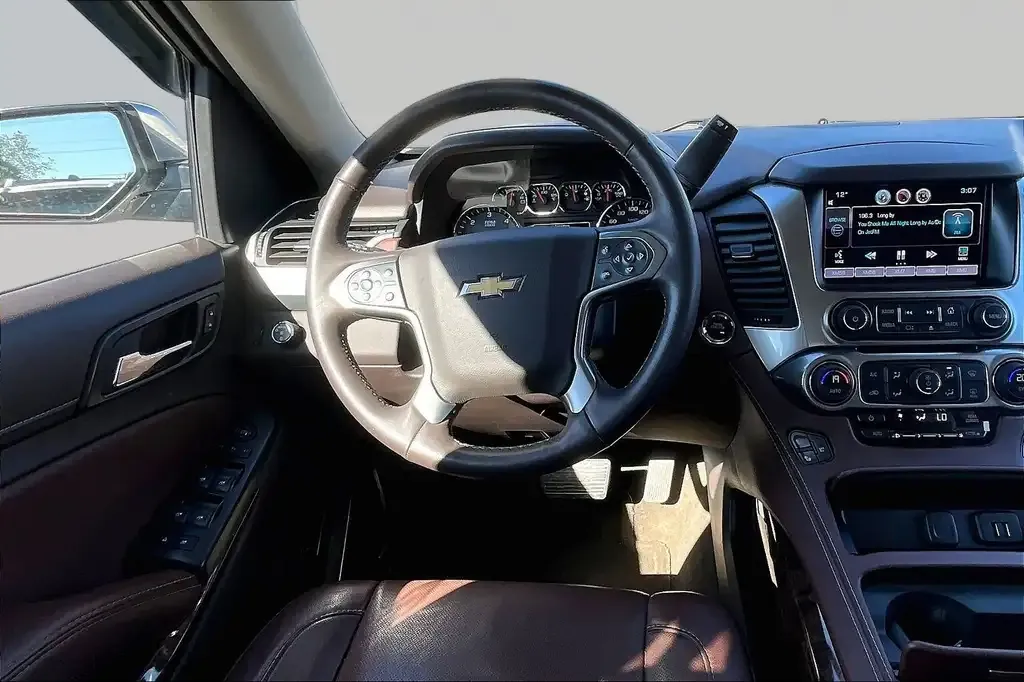 Chevrolet Suburban 2015 photo 3