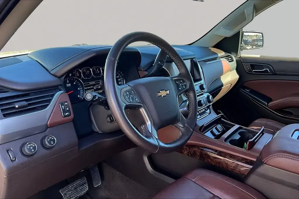 Chevrolet Suburban 2015 photo 2