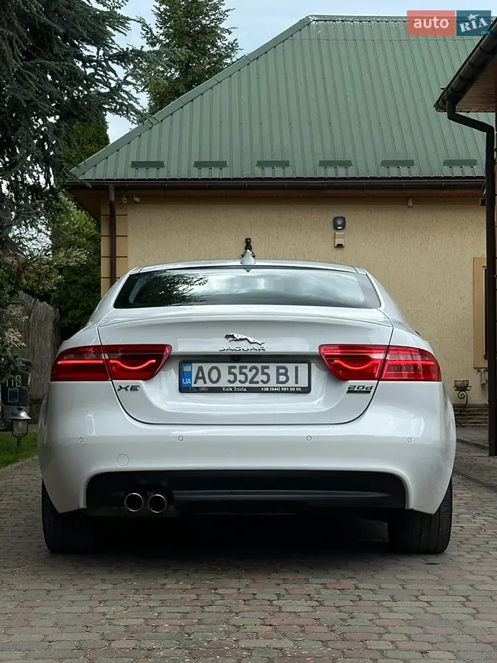Jaguar Xe 2016 photo 3