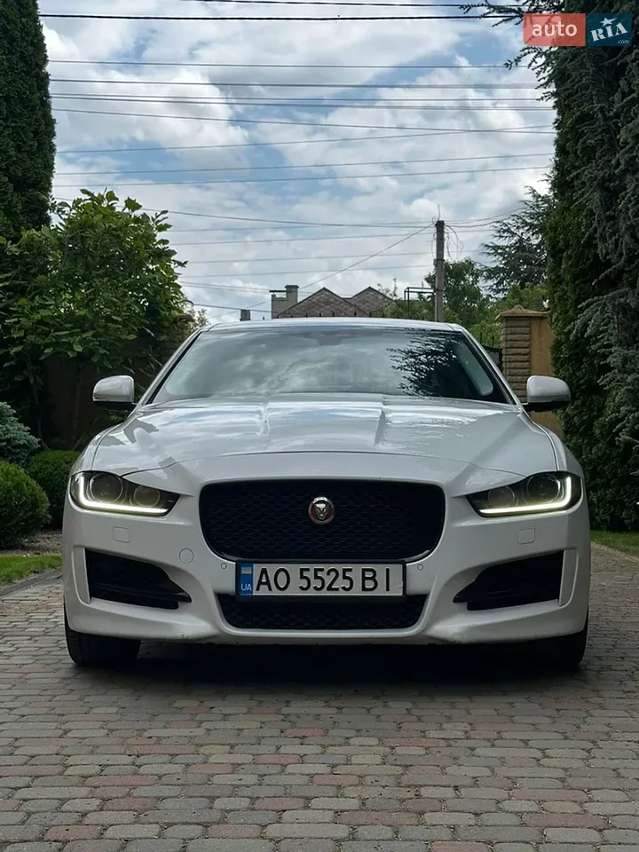Jaguar Xe