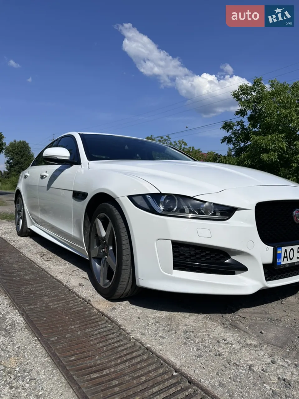 Jaguar Xe 2016 photo 5
