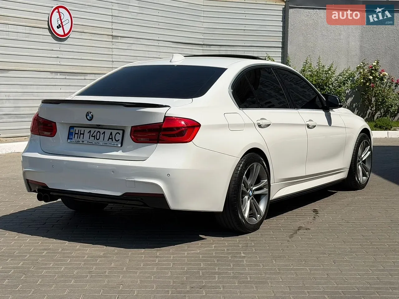 BMW 3 Series 2016 photo 3