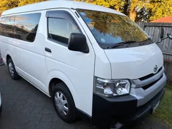 Toyota Hiace 2016 photo 2