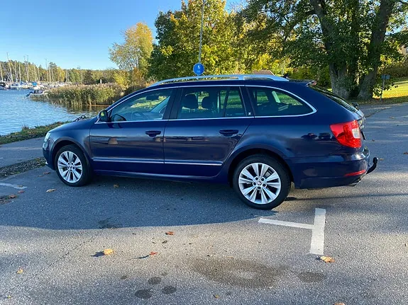 Skoda Superb 2014 photo 2