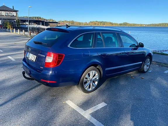 Skoda Superb 2014 photo 4