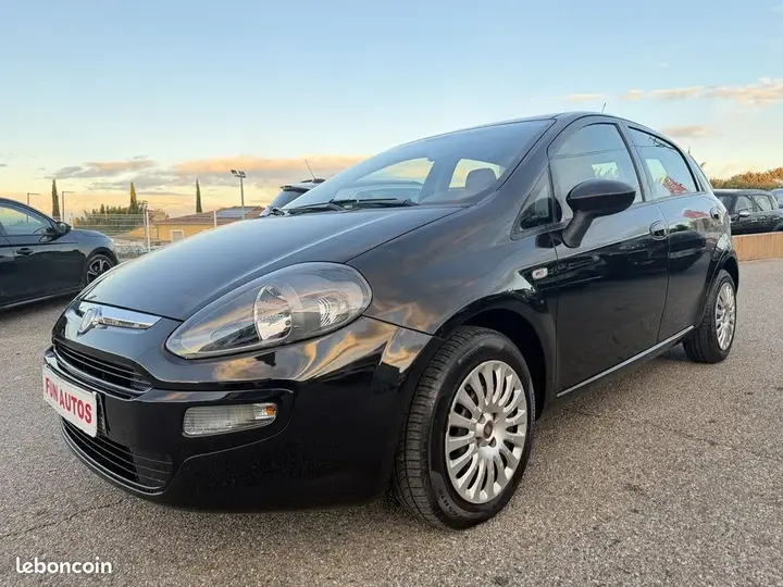 Fiat Grande Punto 2011 photo 2