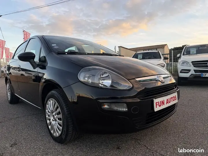 Fiat Grande Punto 2011 photo 4