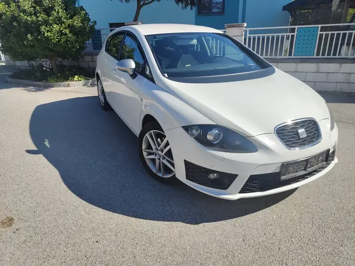 Seat Leon 2012 photo 3