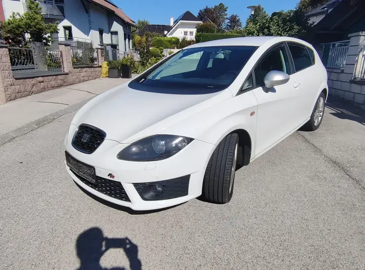 Seat Leon 2012 photo 2