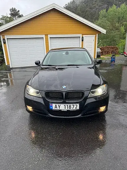 BMW 320I 2010 photo 4