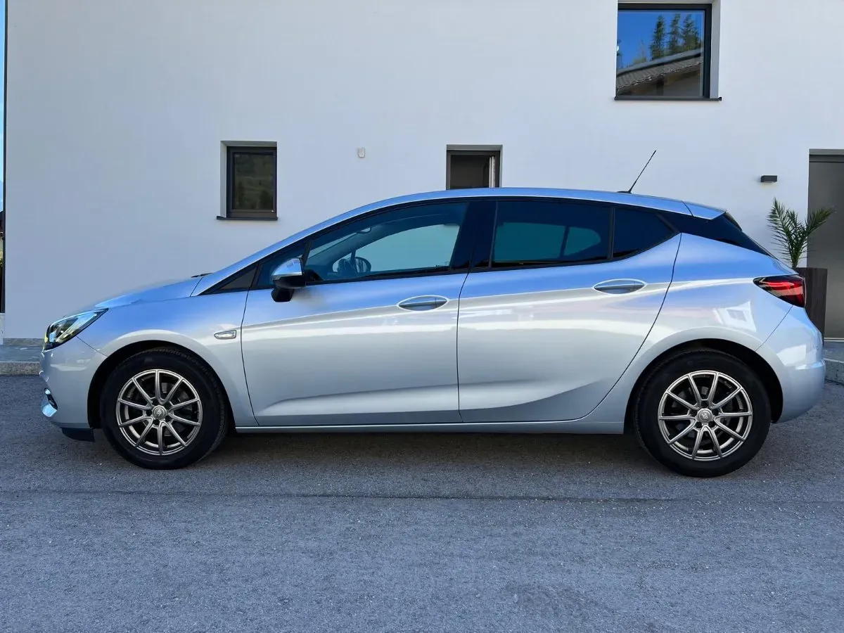 Opel Astra 2019 photo 2