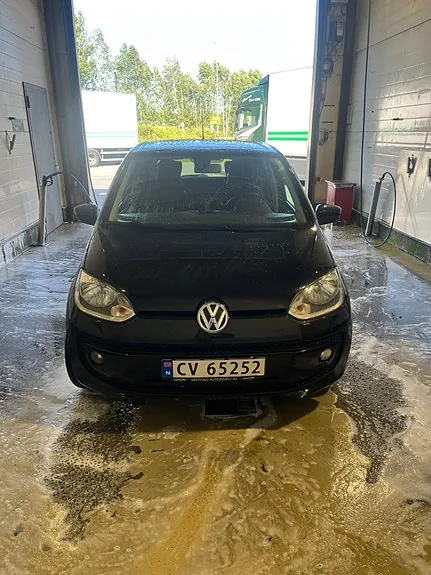 Volkswagen Up 2013 photo 2