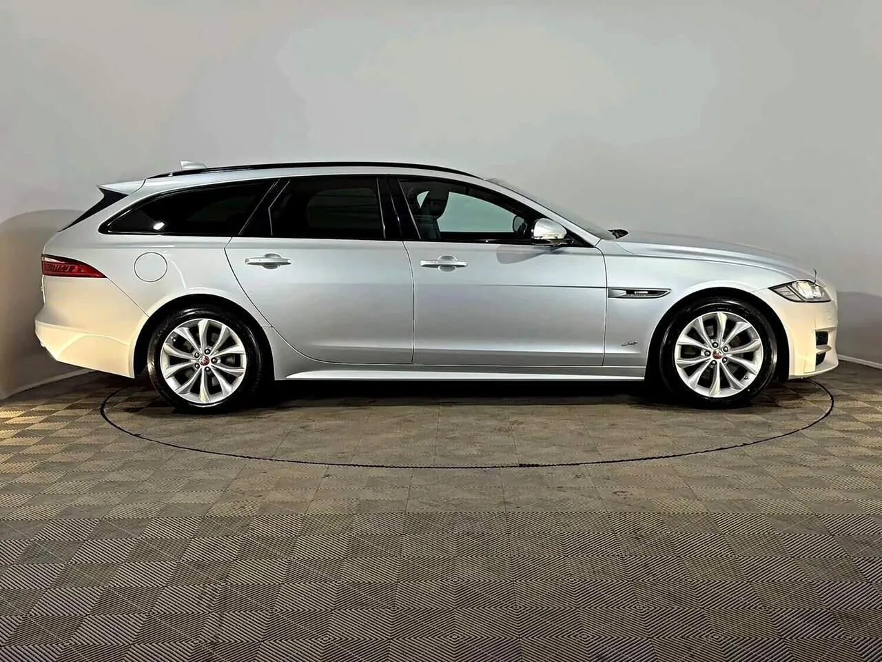 Jaguar Xf 2018 photo 5