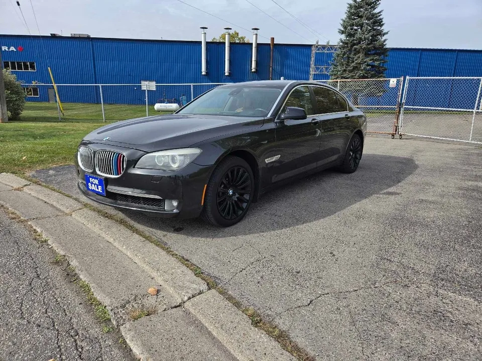 BMW 7 Series 2012 photo 3