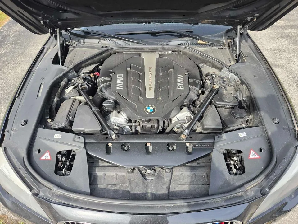 BMW 7 Series 2012 photo 5