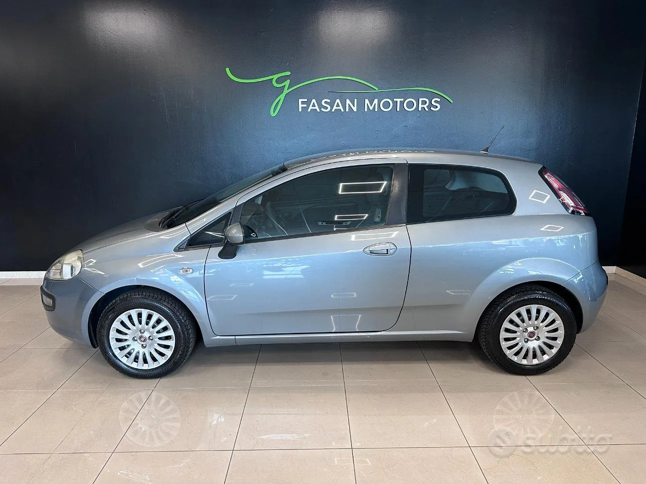 Fiat Punto 2011 photo 2