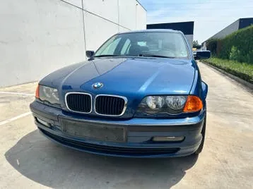 BMW 318I