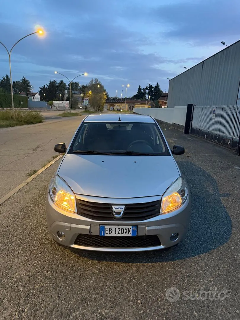 Dacia Sandero 2009 photo 2