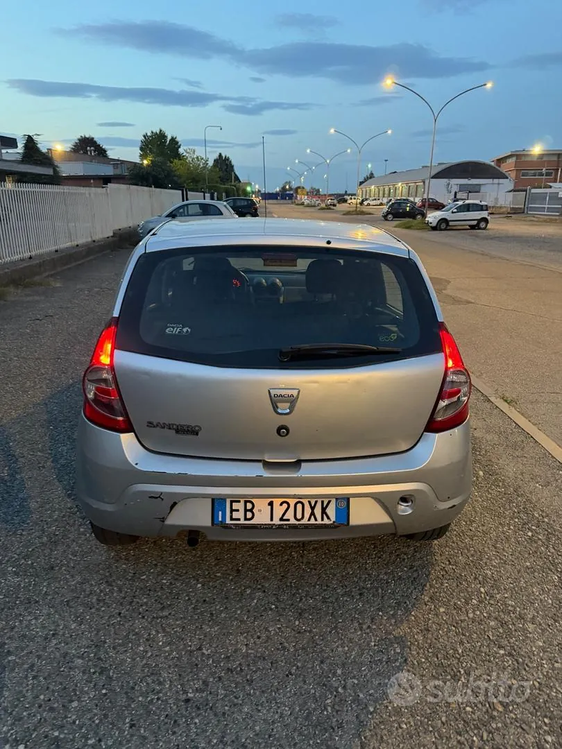Dacia Sandero 2009 photo 3