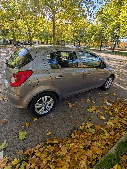 Opel Corsa 2011 photo 2