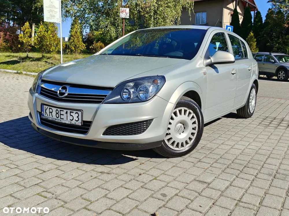 Opel Astra 2010 photo 3