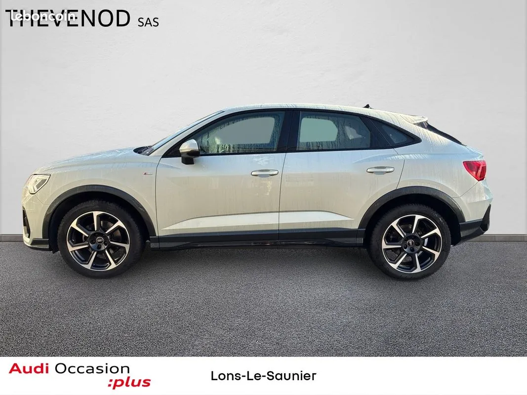 Audi Q3 2022 photo 2