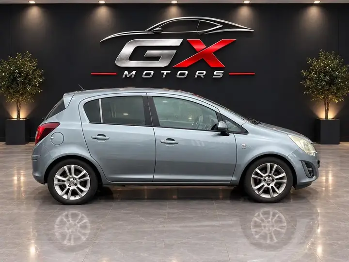 Vauxhall Corsa 2011 photo 2