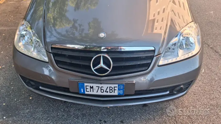 Mercedes-Benz A 160 2011 photo 2