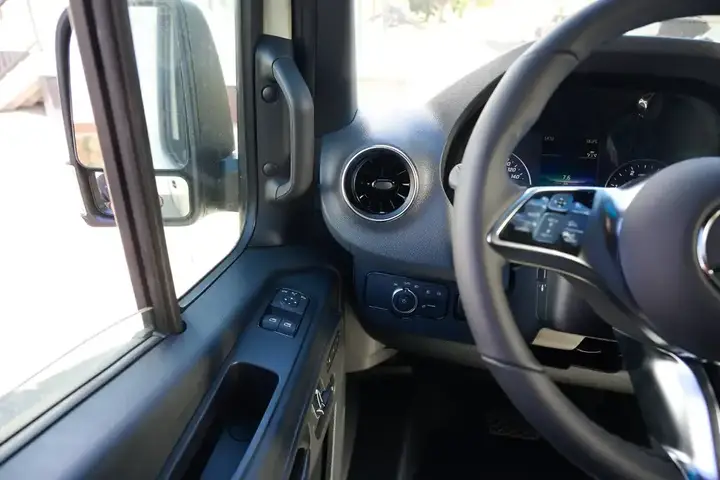 Mercedes-Benz Sprinter 2500 2026 photo 4