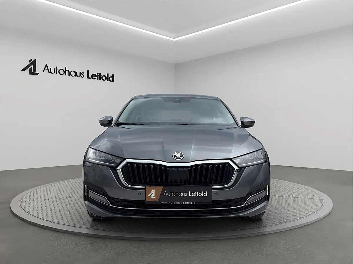 Skoda Octavia 2023 photo 2