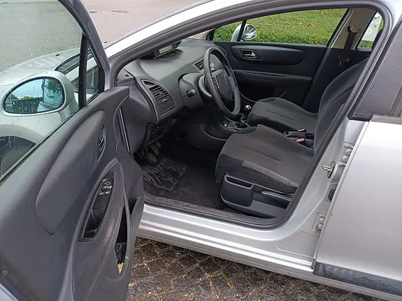 Citroen C4 2009 photo 2